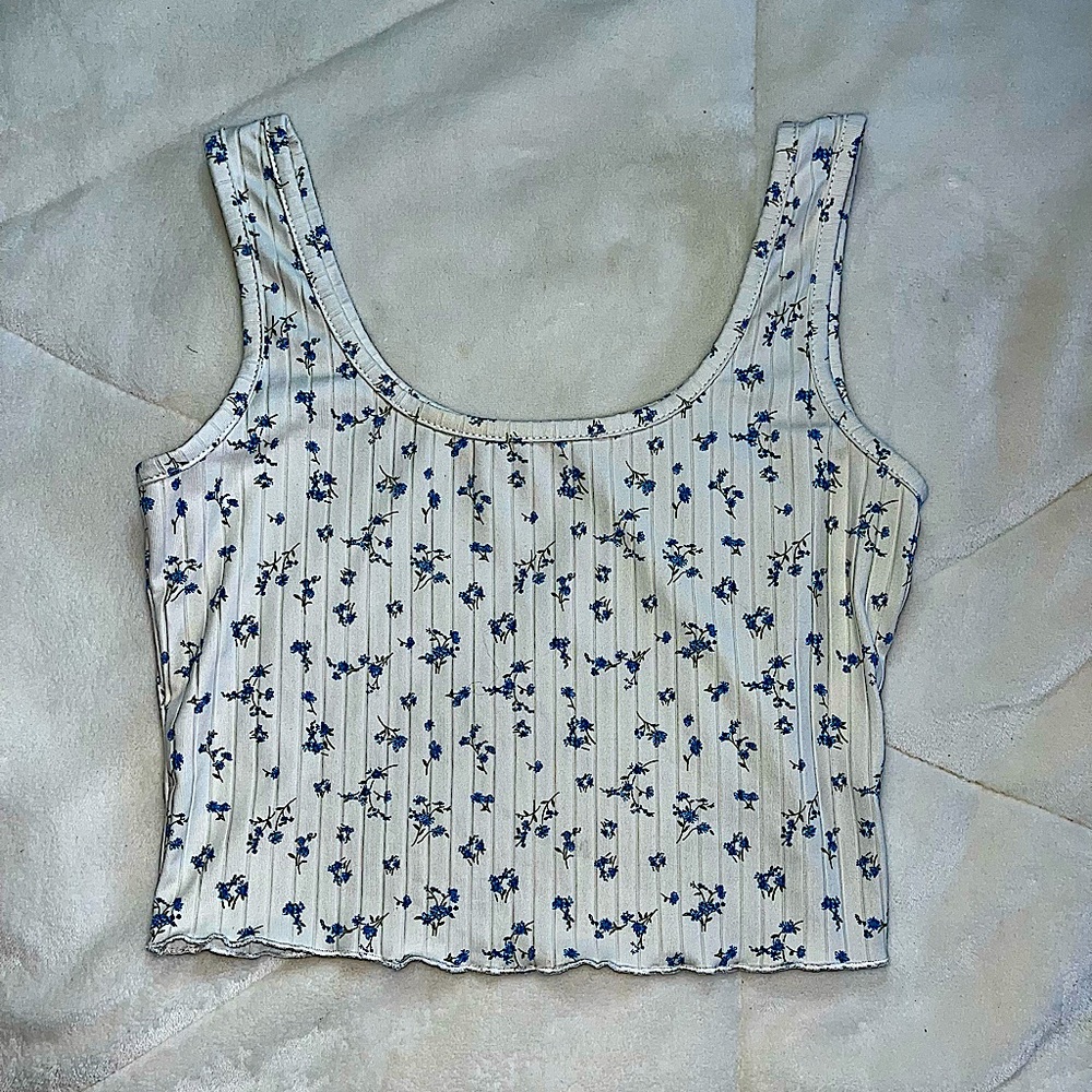 SHEIN Cropped Flower Top